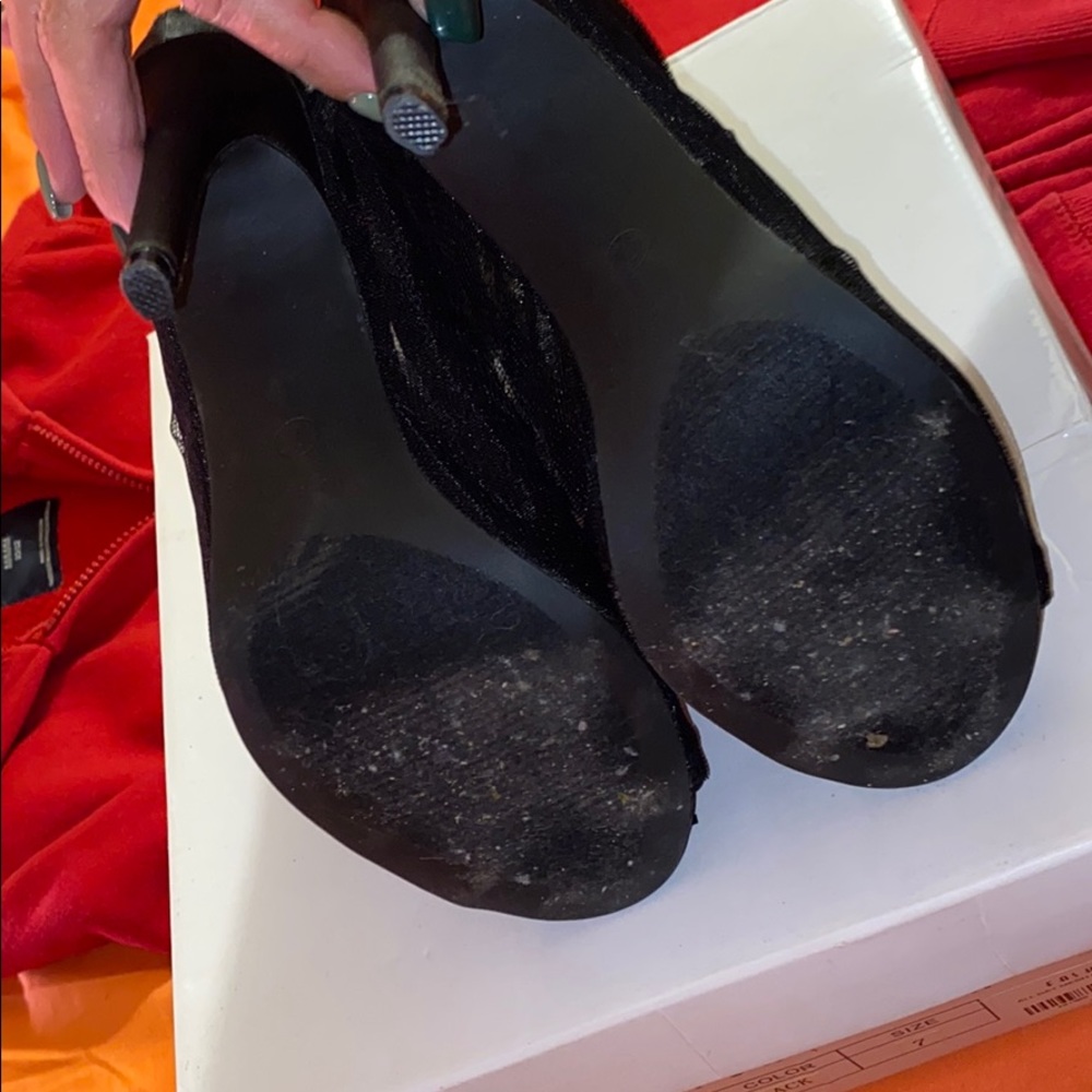 Heels - Picture 4 of 4